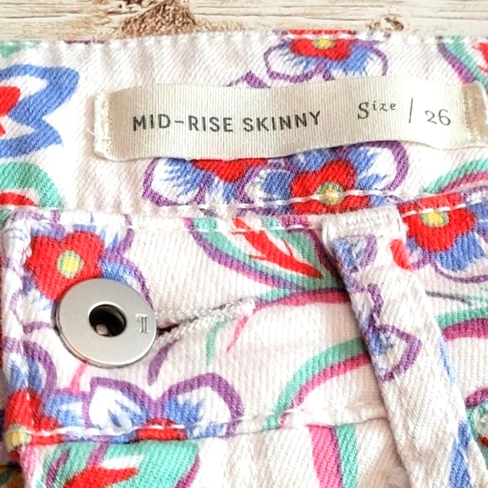 Anthropologie Pilcro Mid-Rise Skinny Jeans | Anthropologie Jeans | Floral Jeans